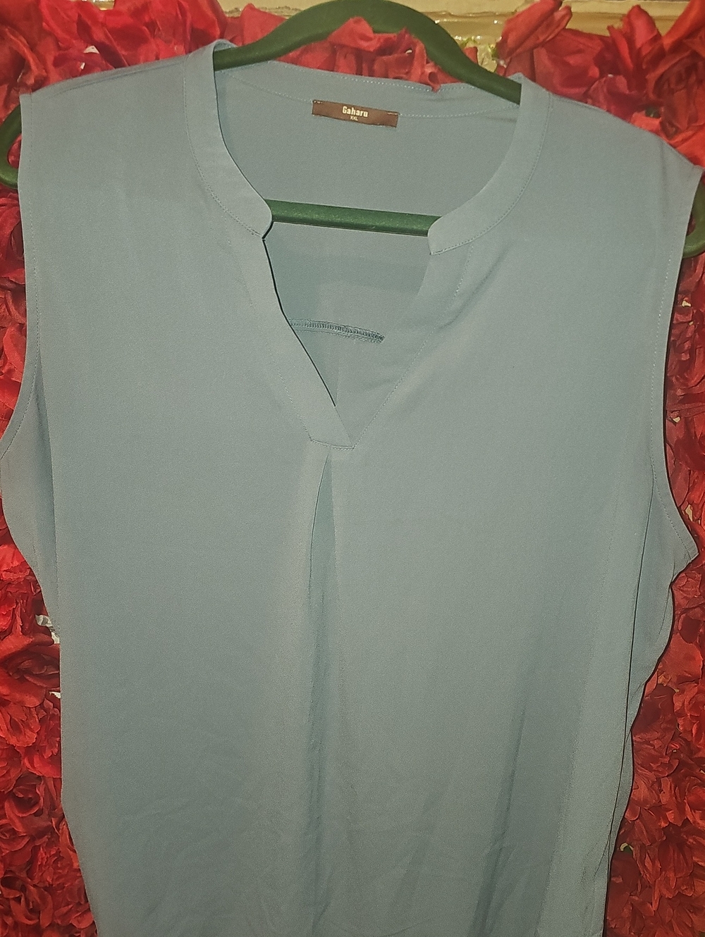 Gaharu Women's Sleeveless V-Neck Top in Slate Blue Size XXL